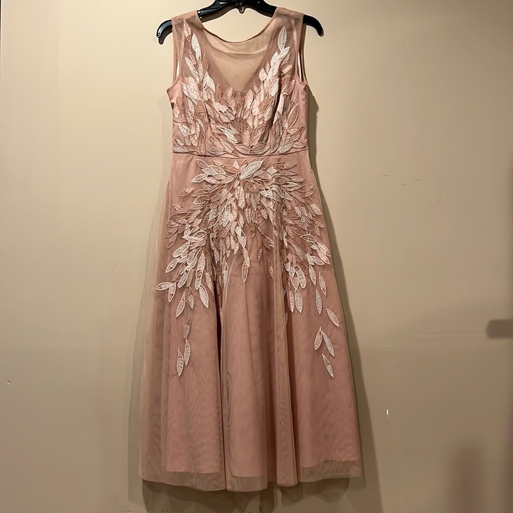 BCBG max azria MIDI dress never worn size 4